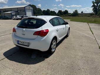 Opel Astra 1.6 16V 85kW, r.v. 2010, benzín - 5