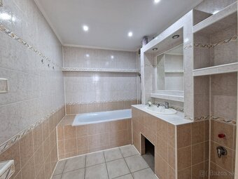 Na predaj priestranný 3 -izbový byt na Severnej ulici v MnB - 5