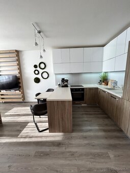 Klimatizovaný 3-izbový byt s balkónom, parkovanie - 5