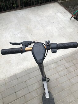 Elektrická kolobežka APRILIA eSRZ - 5