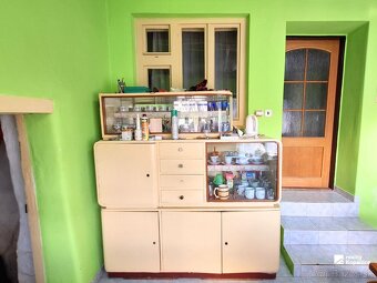 Malý domček, pokojná ulička, veľký pozemok a stodola - 5