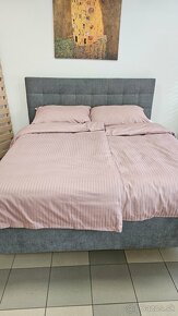 Výstavný kus rámová čalúnená posteľ - 5