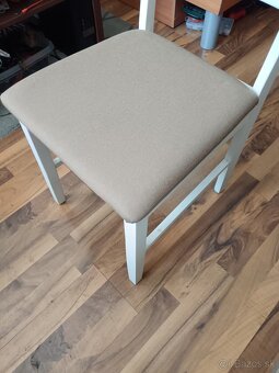 Jedalensky stol + 4 stolicky - 5