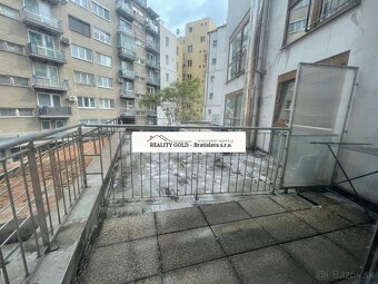 Ponúkame na predaj dvojgeneračný 6 izb. byt s terasou 11,5 - 5