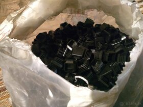 Štvorcové zatlačovacie zátky 1062ks 25mm x 1.0 - 2.5 - 5