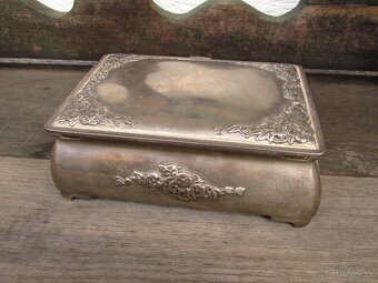 Stará kovová šperkovnica - 5