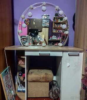 Kozmetický stolík - 5