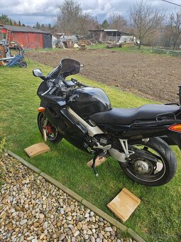 Predám hondu vtr 800 - 5