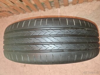 Predam pneumatiky continental 215/60R17 - 5