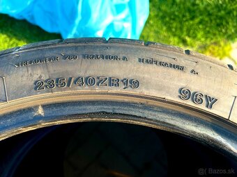 235/40 r 19 - takmer nové letné pneumatiky - 5