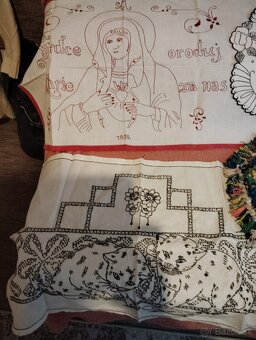 Krajky, výšivky - 5