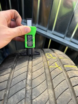 Predám letné 235/50 R19 - 5