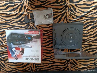 Prehrávač LP platne plus 26 LP platne spolu - 5