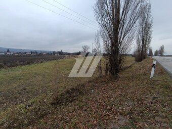 Na predaj: atraktívny pozemok pri hlavnej ceste - 5