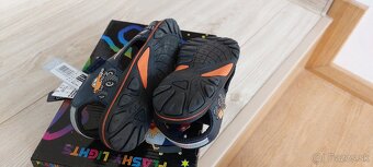 Nove sandalky Kappa s autickom blikajuce vel 32 - 5