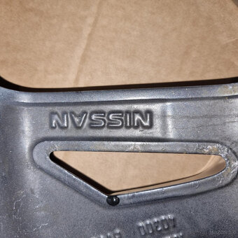 NISSAN disky 5x114,3 R18 7J ET47 - 5