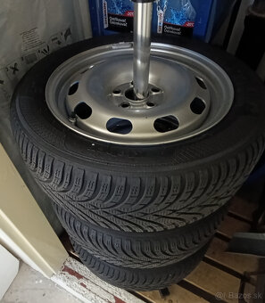 Predám zimné kolesá 195/50 R15, disky 5x100  VW group - 5
