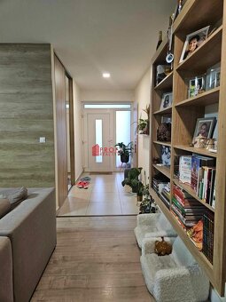 REZERVOVANÉ: Exkluzívne na predaj 4izbový dom s dvojgarážou - 5