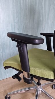 Vysokokvalitné kancelárske kreslo - 5