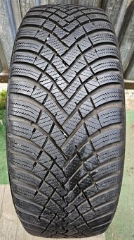 2 ks takmer nejazdených zimných pneu Hankook - 215/55 r17 - 5