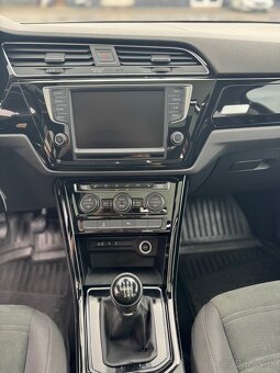 Predám Volkswagen Touran R-line 2016 2.0 TDi - 5