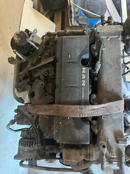 Poškodený motor MAN TGL 8180 rok 2008 - 5