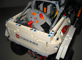 LEGO 9398 4x4 Offroad Jeep - 5