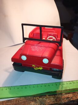 Staré plastové auto jeep - 5