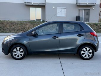 Mazda 2 1,3 benzín 79 000km / NOVÁ STK a EK - 5
