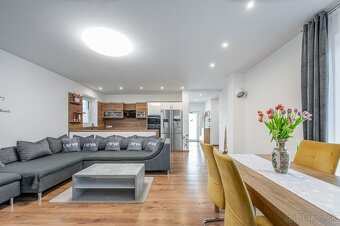 Štýlový tehlový bungalov, Perín, zástavba novostavieb - 5