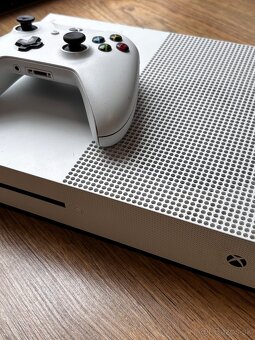 Xbox One S - 5