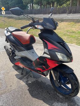 Aprilia sr50 - 5