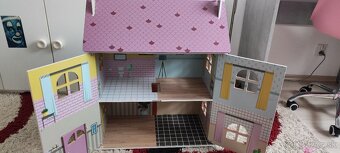 Drevený kvalitný domček pre bábiky a barbie - 5