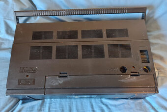 Predám rádiomagnetofón TESLA Diamant - 5