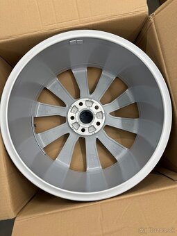 Nepoužité hliníkové disky 5x112 R19 Škoda Crystal - 5