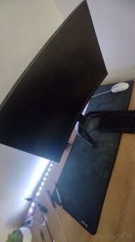 Na predaj: Zakrivený monitor Lenovo 31,5" - takmer nový - 5