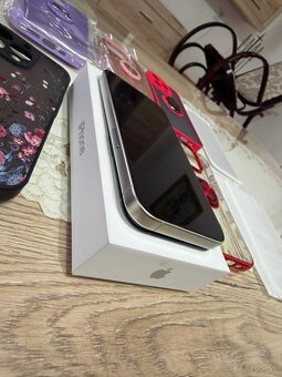 iPhone 15 Pro 256 GB - 5