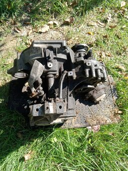 Rozpredám golf 4 1.9tdi 66kw r.v.2001 - 5