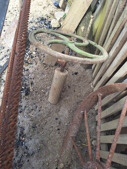 Liatinove koleso na studnu 1 - 5