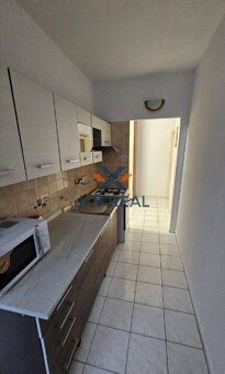 Na predaj: 2-izbový zrekonštruovaný byt v centre Galanty - 5
