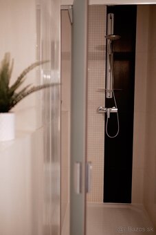 PRIESTRANNÝ 2-IZB. APARTMÁN V SRDCI DONOVALOV - 5