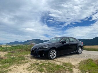Lexus IS300h - 5