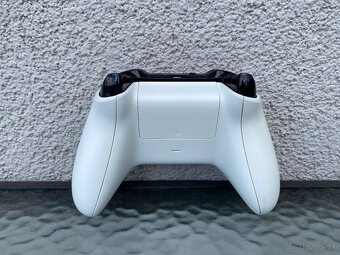 Xbox one S na 1 TB + hry FIFA 2023 a GTA 5 - 5