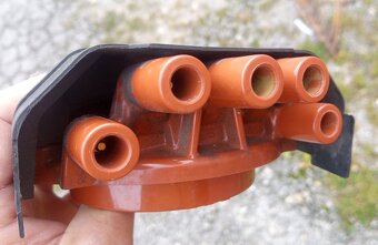 Kryt hlavy rozdeľovača BMW 318i E30 . - 5