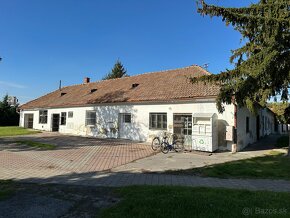 Budova s veľkým potenciálom v centre obce Žihárec - 5