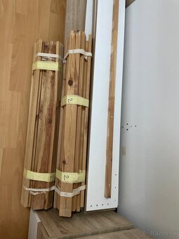 Rám postele 160x200 + drevený rost + nočné stolíky - 5