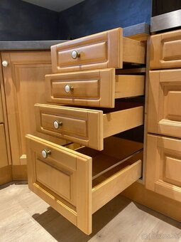 Masívna kuchynská linka z Nemecka so spotrebičmi - 5