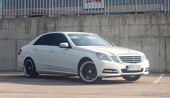 Mercedes-Benz E trieda Sedan - 5