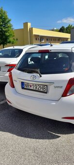 Predam kvalitnu zachovalu bielu Toyotu Yaris 1,0. - 5