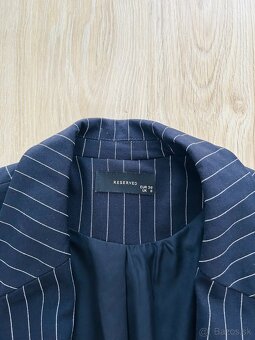 KRÁSNY SUKŇOVÝ KOSTÝM značky RESERVED - 5